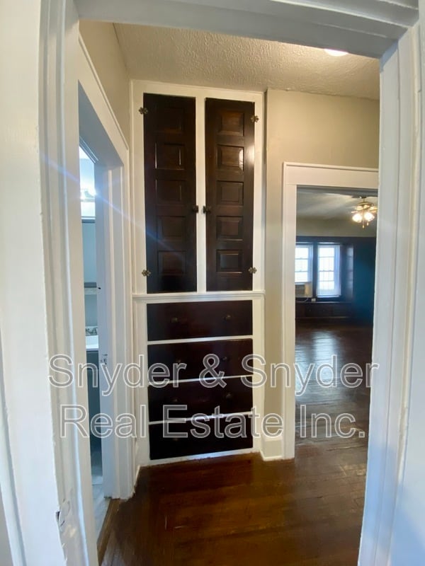 Building Photo - 418 Crestwood Ave