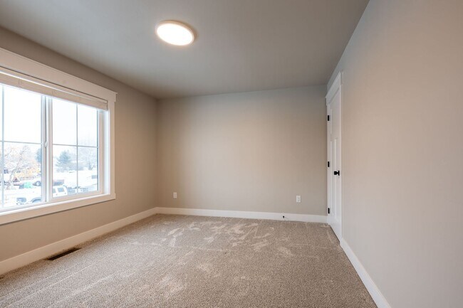 Building Photo - Beautiful 3 Bed, 2.5 Bath Townhome in Ashton - Shorter lease terms available