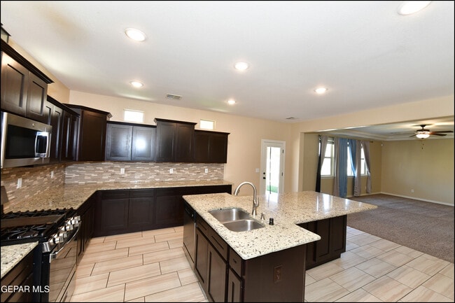 Building Photo - 14717 Tierra Escape Ave