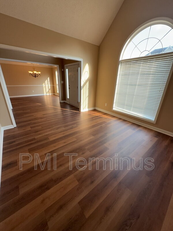 Building Photo - 6122 Farmwood Way SE
