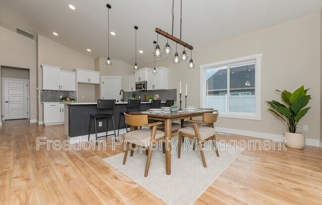 Building Photo - 2125 Oxon St