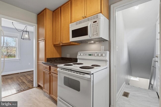 Building Photo - 3718 Farr Ave