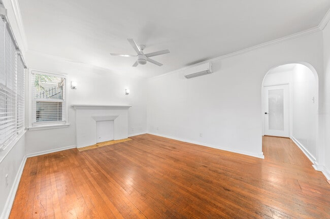 Building Photo - 6067 Lexington Ave