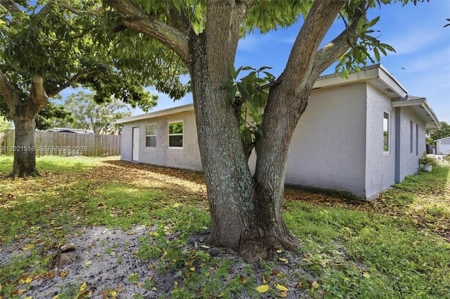 Building Photo - 7434 Thatcher Ave