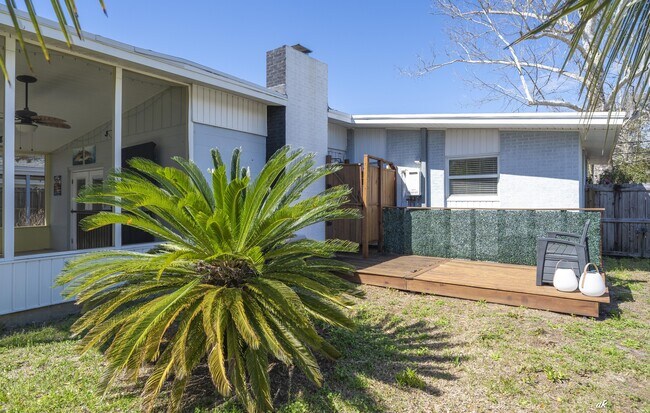 Building Photo - 3105 W 21st Ct