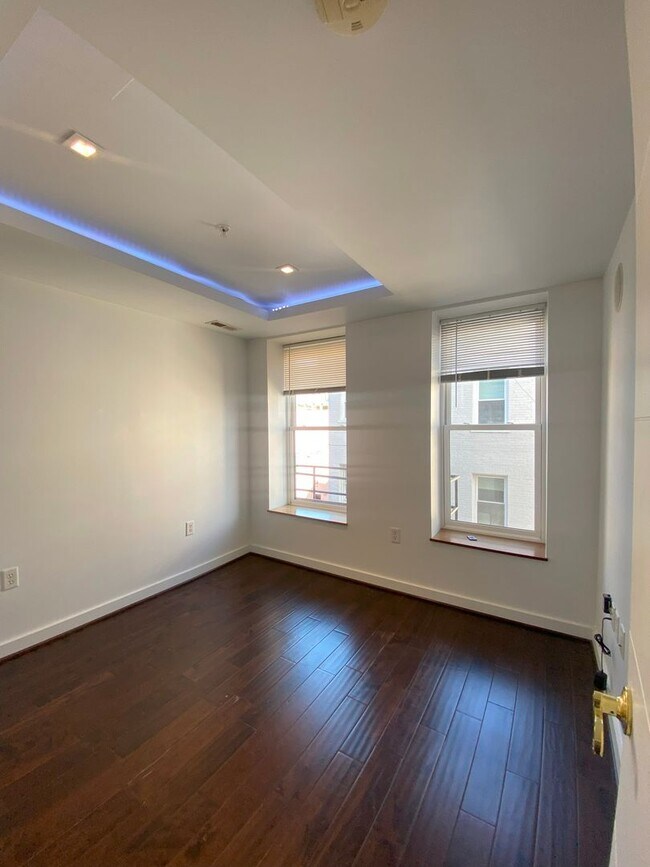 Building Photo - Modern 2 Bedroom in Adams Morgan!