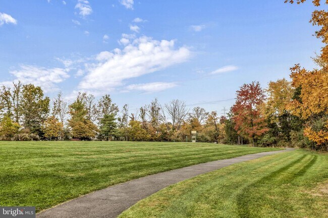Building Photo - 22855 Oakgrove Rd