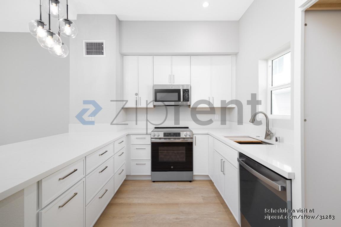 Building Photo - 2087 S El Camino Real