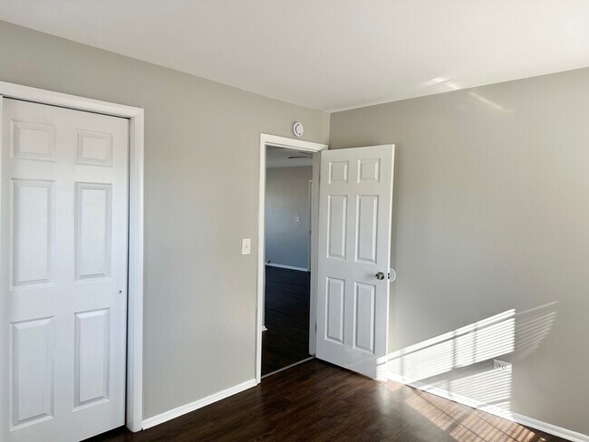 Building Photo - 9203 Monroe Ave