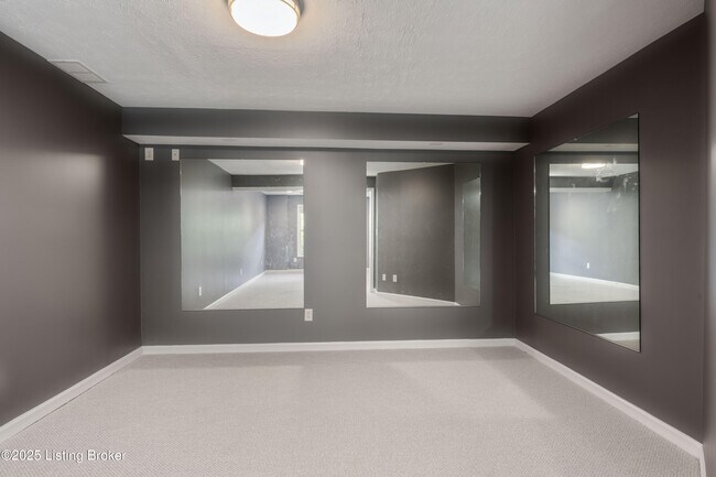Building Photo - 1104 Miles View Ct