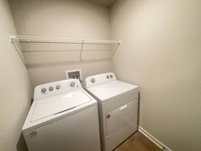 Building Photo - 1619 Port Royal Dr – 4 Bed/2.5 Bath in Belterra (Papillion) | Open Concept, Fireplace, Walk-In Pa...