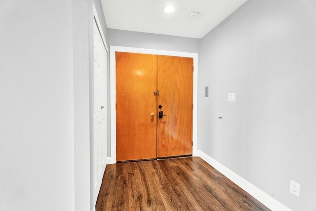 Building Photo - 2BD-2BTH HOME | NEWLY RENOVATED | BLOOMFIELD HILLS, MI