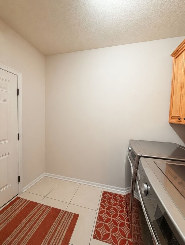 Building Photo - Rare executive rental in chanhassen! 5 beds no upgrade left behind!!!