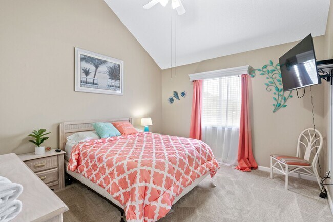 Building Photo - Fully Furnished W/ All Utilities Included! Seasonal Rental available 11/30/25-3/31/26