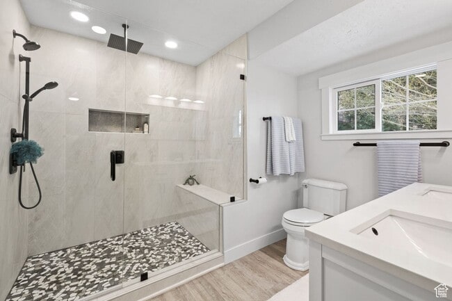 Building Photo - Beautiful 4 Bd. 3 Bath Home w/Mother-In-La...