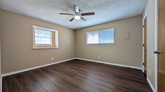 Building Photo - 429 Headlee St