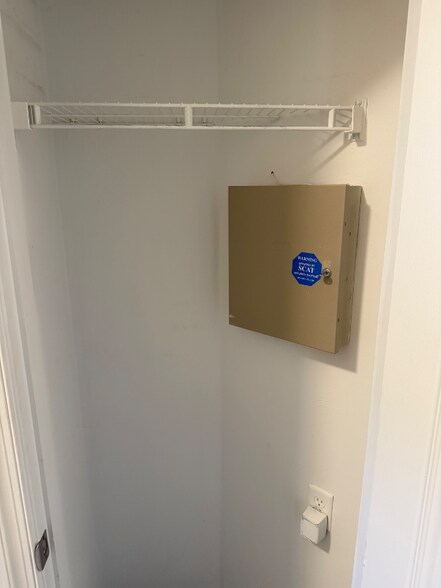 Building Photo - 952 George Washington Hwy N