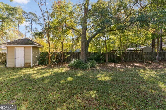 Building Photo - 106 Buntin St