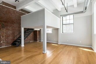 Building Photo - 1637-39 Poplar St