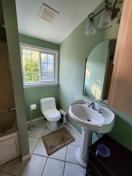 Building Photo - 301 Hastings St