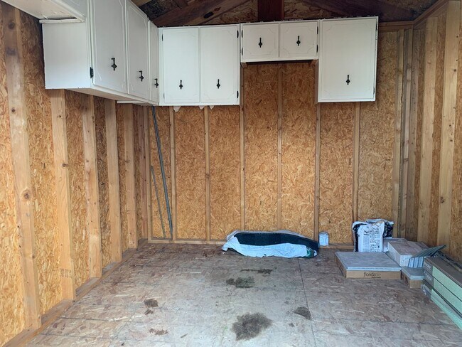 Building Photo - Honey stop the car one-Level ranch in the ...
