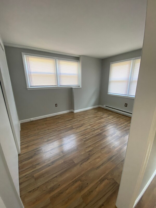 Building Photo - 55 River Ln