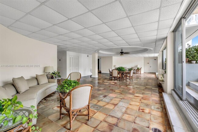 Building Photo - 1150 Madruga Ave