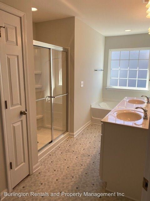 Building Photo - 4 br, 2.5 bath House - 252 Brassfield Dr.