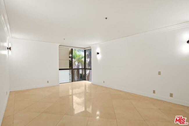 Building Photo - 10660 Wilshire Blvd