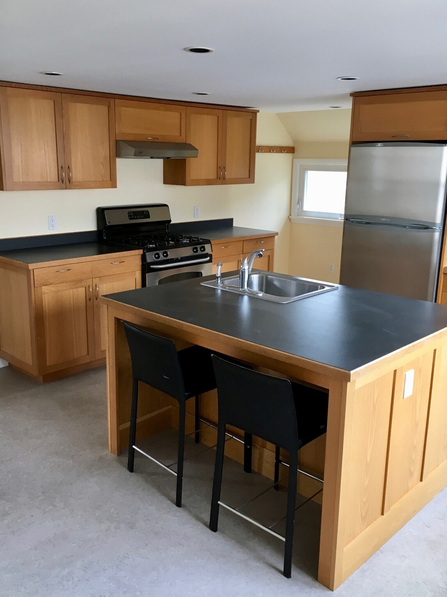 Kitchen with gas stove - 26 Grove St