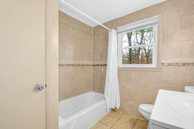 Building Photo - 26 SW Cutoff