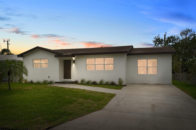 Building Photo - 111 W 35th St