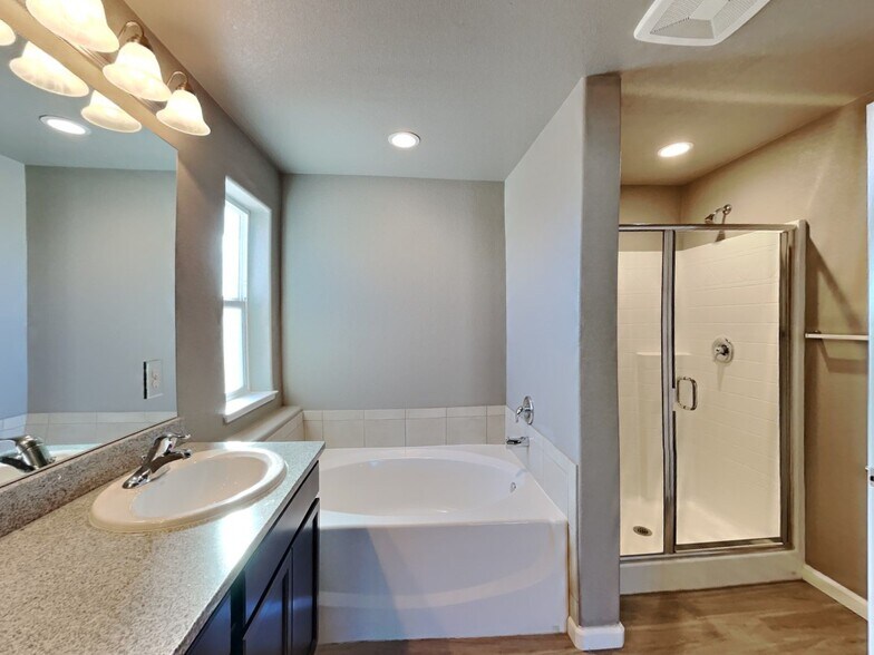 Building Photo - 3775 Thistledown Ct