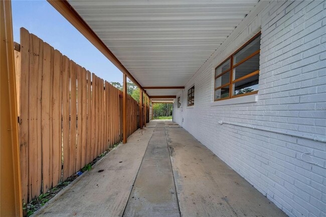 Building Photo - 2303 Bonneville Dr