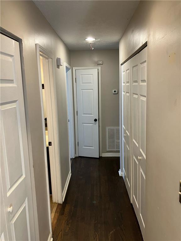 Building Photo - 1215 Oak Forest Ct SW