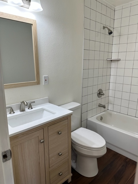 Main Bath - 6017 Calle Nueve NW