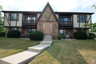 Building Photo - Full Featured 2 Bed, 2 Bath