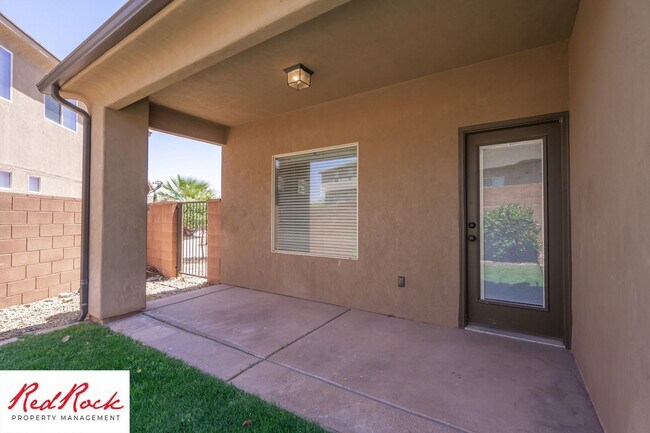 Building Photo - Dog Friendly, Pleasant 4 Bedroom, 2.5 Bathroom Townhome