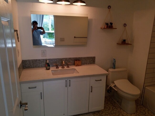 Building Photo - Little Italy 2bed Townhouse, Wait, how cut...