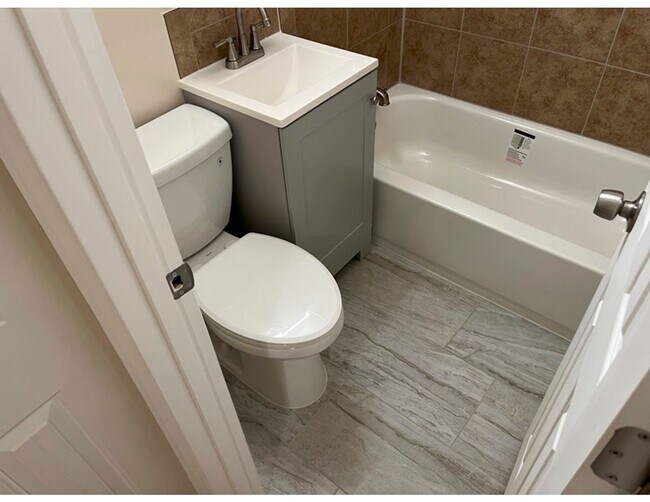 Building Photo - Fully Updated 1 Bed/1 Bath! Great Ballard ...