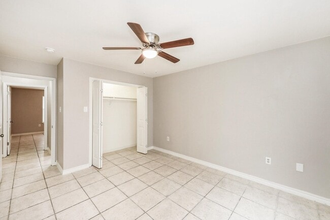 Building Photo - 2220 Santa Cleotilde Ave