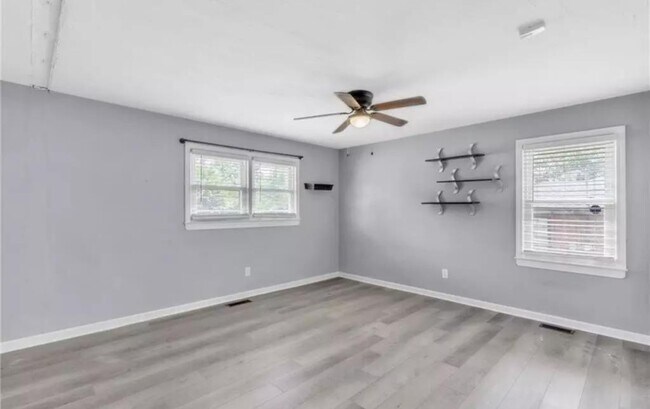 Building Photo - 5409 Sumac Cir