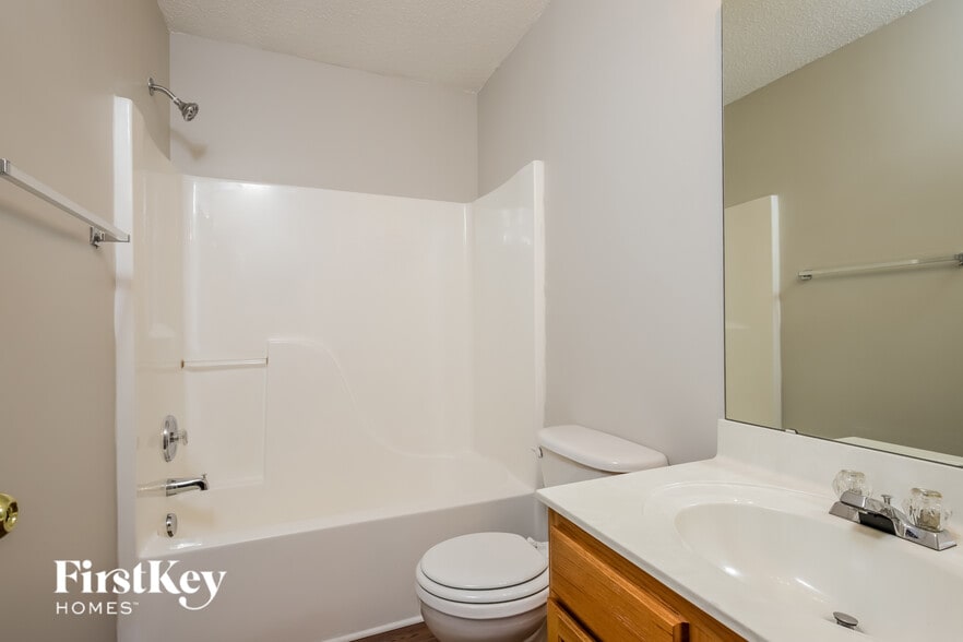 Building Photo - 120 Wheaton Crest Ct