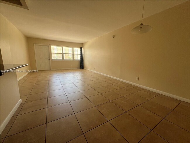 Building Photo - 401 Golden Isles Dr