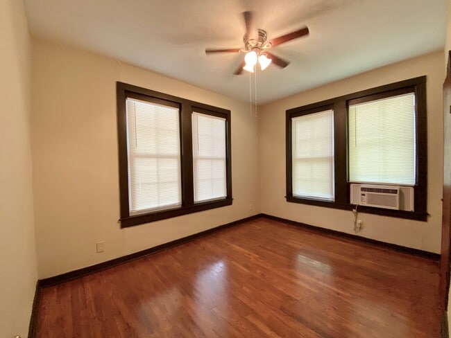 Building Photo - 126 S Krueger Ave