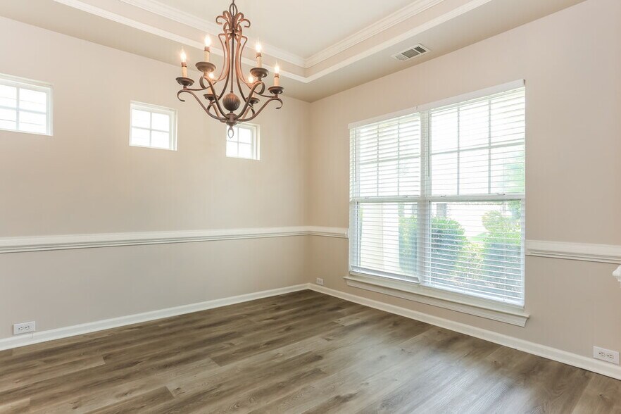 Building Photo - 7756 Parkside Dr