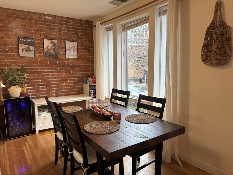 Building Photo - 87 Gainsborough St