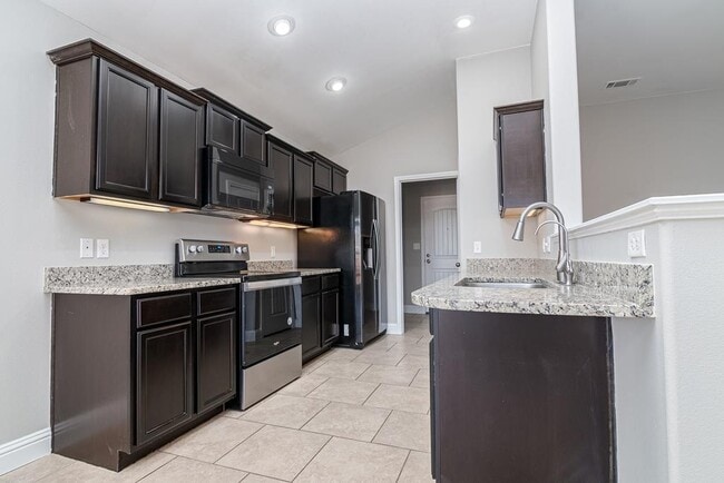 Building Photo - 705 E 96th St