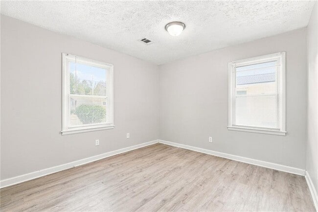 Building Photo - 2123 Blayton Ln SE