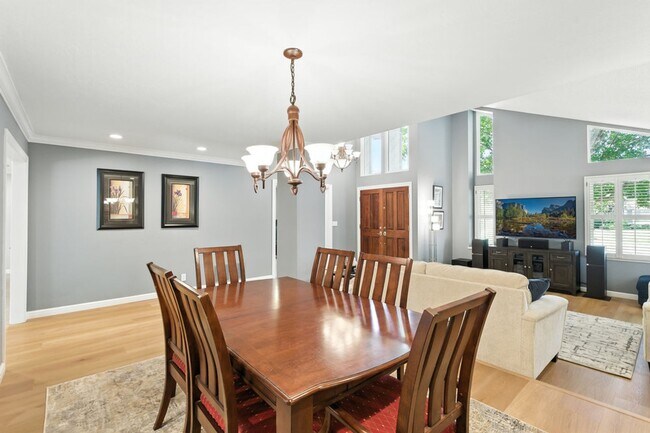 Building Photo - WILLOW GLEN - Beautifully updated with hig...